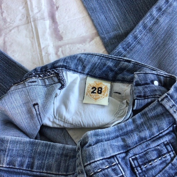 Women’s Low Rise boot cut Jeans - Picture 9 of 9